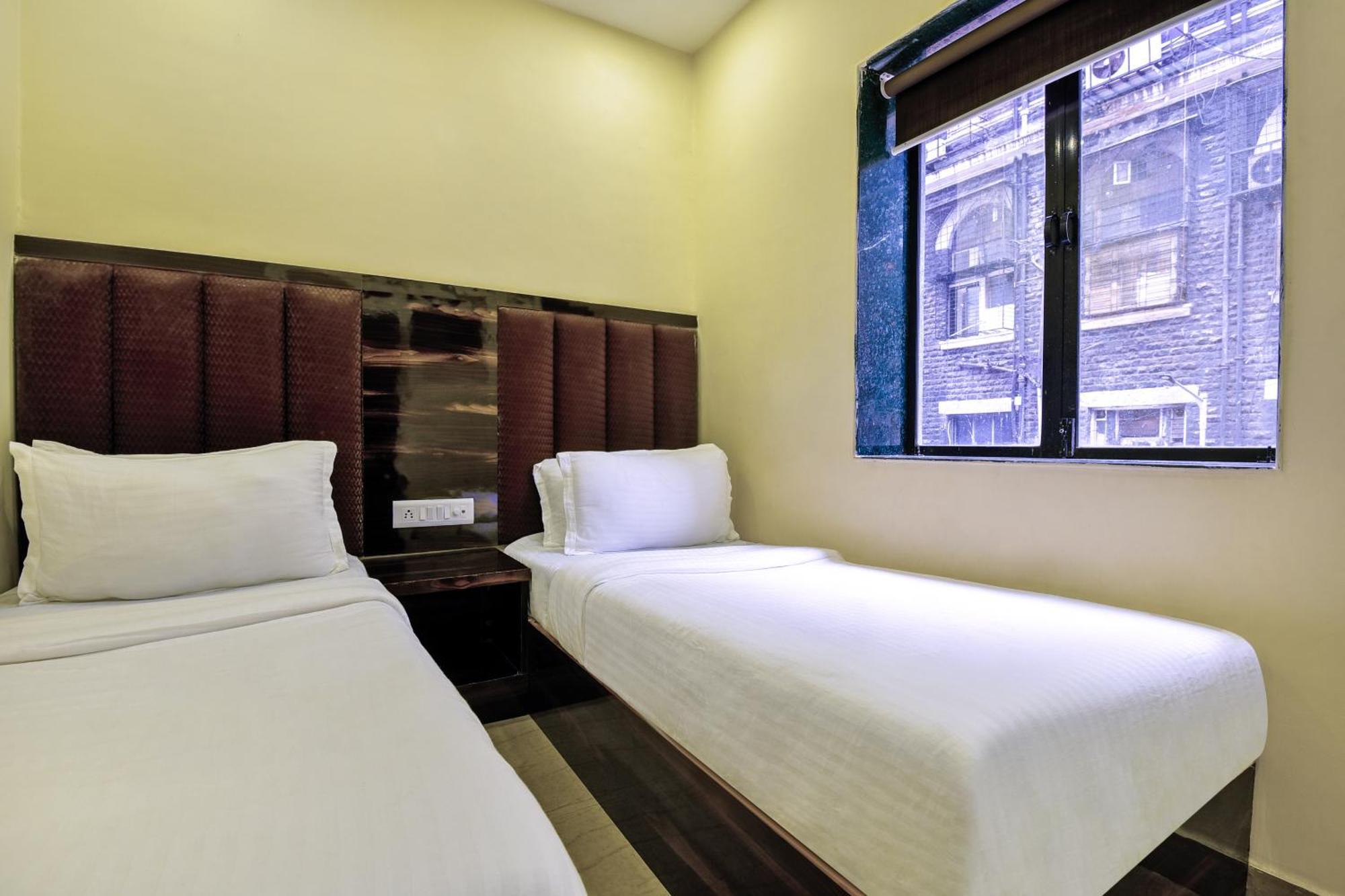Hotel Deluxe Mumbai Exteriör bild