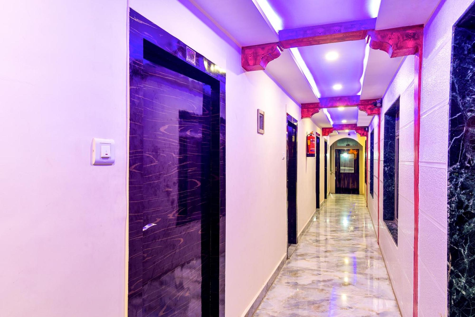 Hotel Deluxe Mumbai Exteriör bild